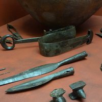 Ритуально убитый меч, наконечники копий