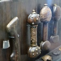 Рукояти мечей, На переднем плане рукоять лангсакса