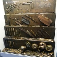 Металлические детали щитов, и других изделий из дерева