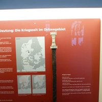 Меч с покрытой серебром рукоятью