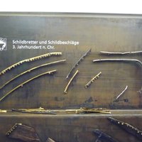 Оковки по краям щитов