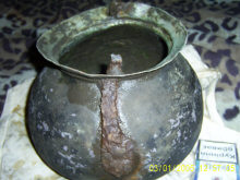 Медный котелок с железной ручкой