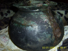 Медный котелок с железной ручкой