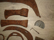 Коса, топорики, осколки зеркала