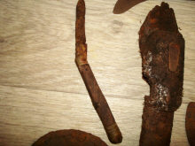 Современный складной ножик, деталь сельхоз. техники