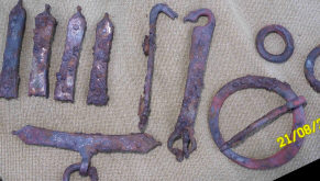 Детали тула и налучья, так называемые:« колчанные крючки»