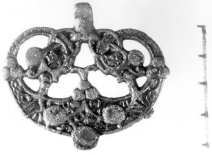 Подвеска поздневендельского времени из раскопок в Тимерево.