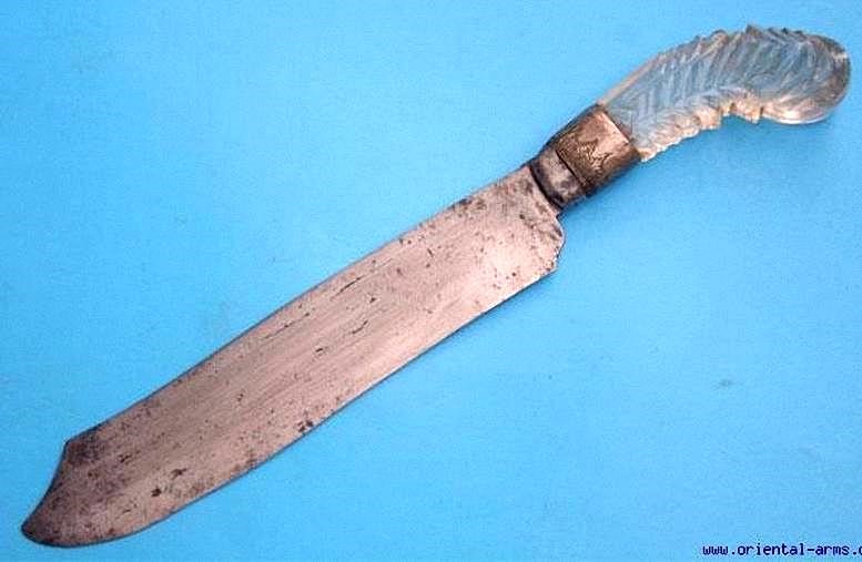 Нож с рукоятью из горного хрусталя: галь мита пихия