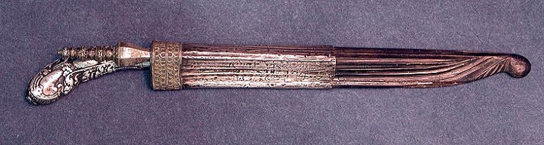 нож и стулус