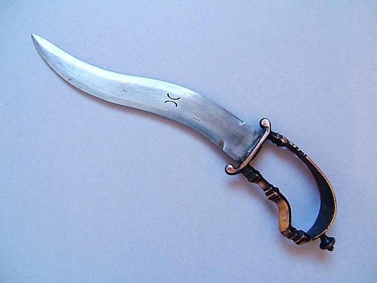 кинжалокастет бичва