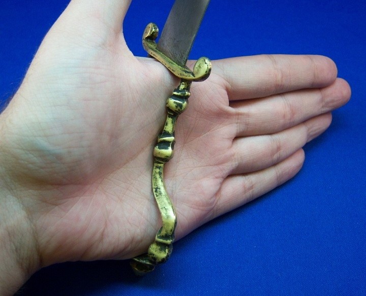 Бичва в руке