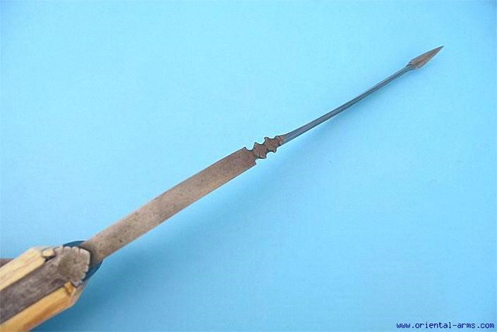 Пешкабз с расширяющимся концом клинка