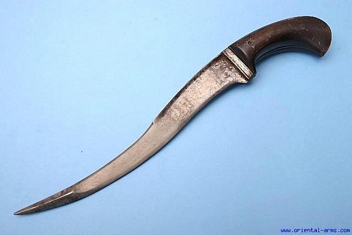 Пешкабз с изогнутым клинком с бронебойным расрирением на конце