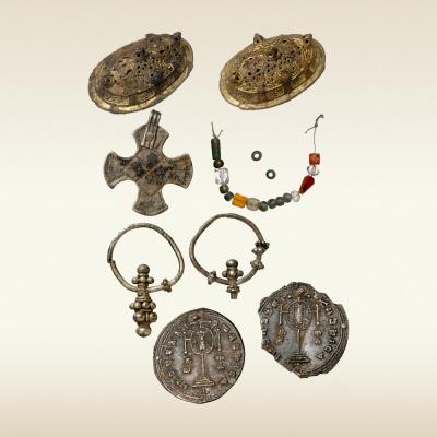 Предметы инвентаря женского погребения. Киев 10 век