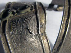 Древнерусский серебряный наруч, украшенный позолотой и чеканкой. Интересная деталь: кольца для подвеса чего-то