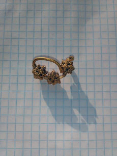 Трехбусинное височное кольцо, золото, филигрань, зернь. 12-13 век