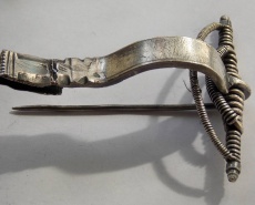 Серебряная арбалетоподобная фибула, периода заката Римской империи