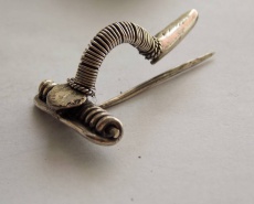 Арбалетоподобная фибула, Черняховская культура