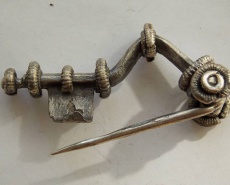 P-образная фибула, III-V век н. э.