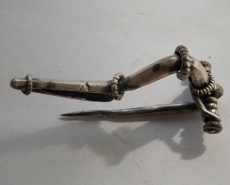 P-образная фибула, III-V век н. э.