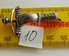 Древнеримская фибула с удлиненным иглоприёмником