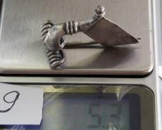 Позднеримская фибула с удлиненным иглоприёмником