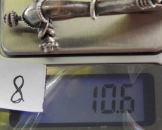 P-образная фибула с удлиненым иглопримеником