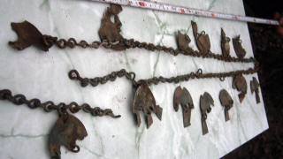 Лунницы с трапециевидными привеками