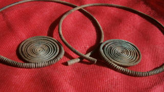 Славянские С-видные височные подвески со спиральным окончанием