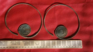 Славянские С-видные височные подвески со спиральным окончанием