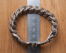 Размеры средневекового серебряного браслета