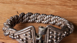 Серебряные браслеты Великого Княжества Литовского, 14 - нач. 15 века. Витые из четырех провлочных жгутов с треугольными пластинами, покрытыми крупной зернью, на концах.