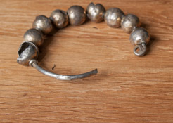 Височное кольцо с полыми бусинами женское украшение