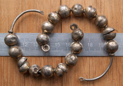 Серебряные височные кольца с бусинами, 14 - нач. 15 века