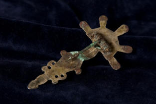 Фибула из низкопробного серебра