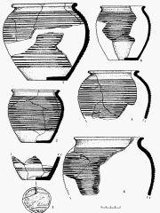 Сидоровское городище. Раскоп 7. Горшки и их фрагменты: 1, б — хоз. яма 1; 2, 4 — хоз. яма 5; 3 — хоз. яма 8; 5 — хоз. яма 2.