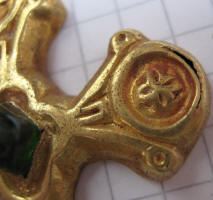 Византийский золотой крест с камнем, VII-VIII век.