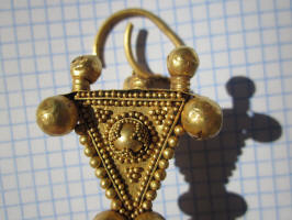 Раннесредневековые украшения украшнные зернью