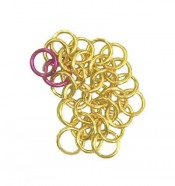 Берем 1 замкнутое кольцо и замыкаем незамкнутым кольцом концы рядков 4 и 2, затем переворачиваем и подбираем следующие кольцо из первых 6 так, что пары с новым замкнутым кольцом на рядке 4