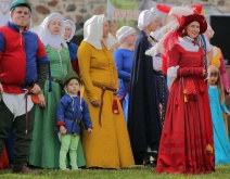 Приозерск. 4 июля. Участники XI Всероссийского военно-исторического фестиваля групп реконструкции средневековья Русская крепость в музее-крепости Корела.