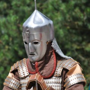 Погребения восточноевропейских средневековых номадов с защитным вооружением: этнокультурный и социальный аспекты