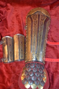 Наручи-лодочки "Карваши" с чешуйчатой рукавицей