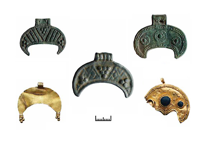 Древнерусские обереги - широкорогие лунницы