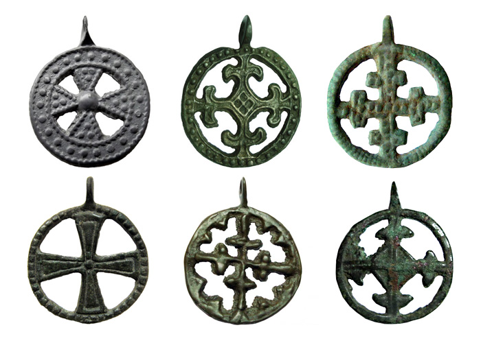 Древнерусские нательные крестовключенные подвески 11-13 вв