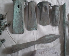 Клад бронзовых изделий культуры Ноуа XIV-XIII вв. до н.э.