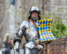 Рыцарь в готических доспехах