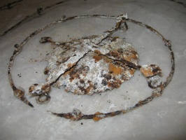 Металлические детали кулачного щита кочевников